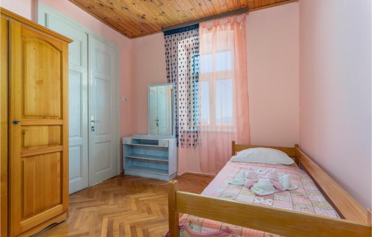 Cozy Home In Omisalj With Kitchen エクステリア 写真