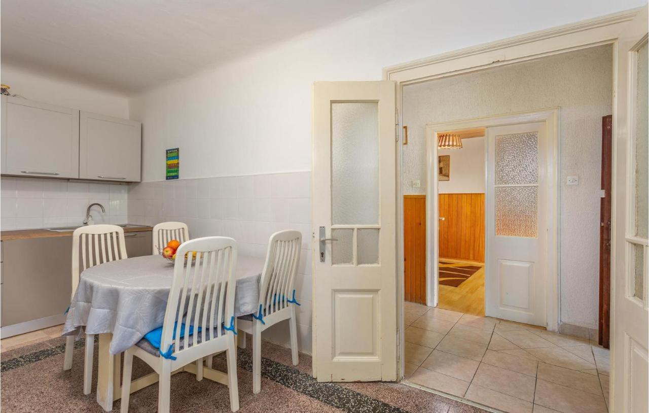 Cozy Home In Omisalj With Kitchen エクステリア 写真
