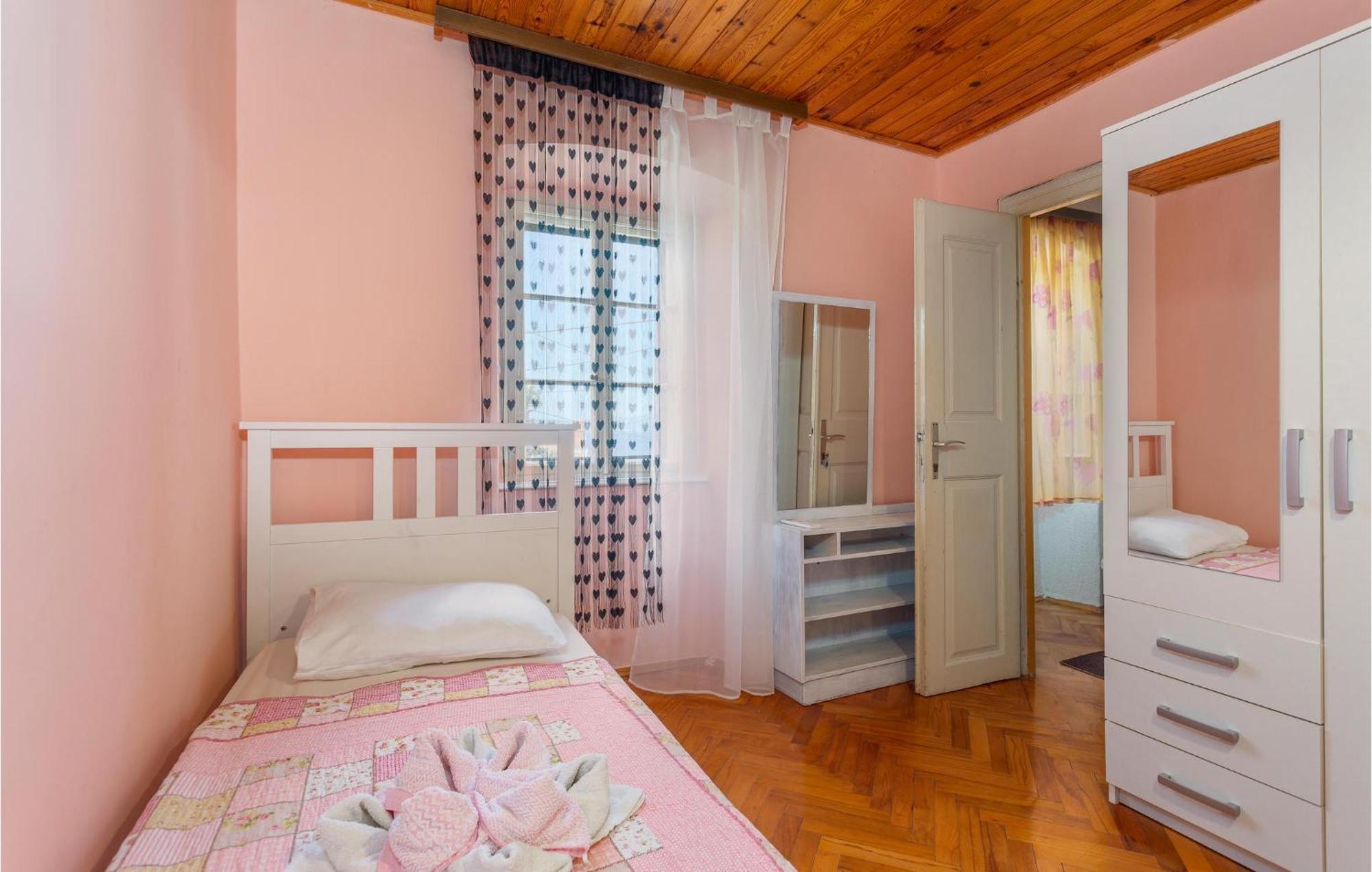 Cozy Home In Omisalj With Kitchen エクステリア 写真