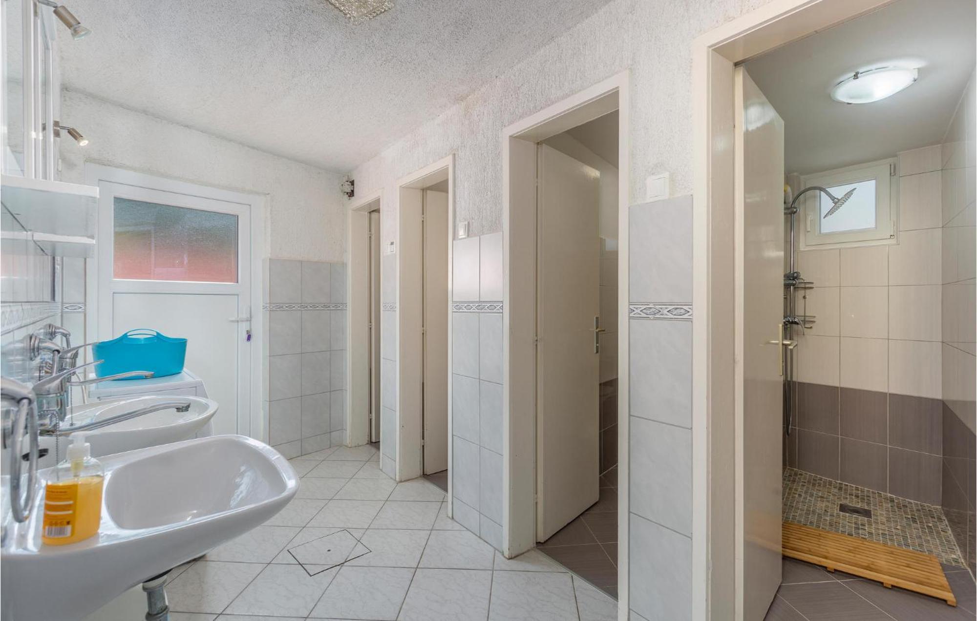Cozy Home In Omisalj With Kitchen エクステリア 写真