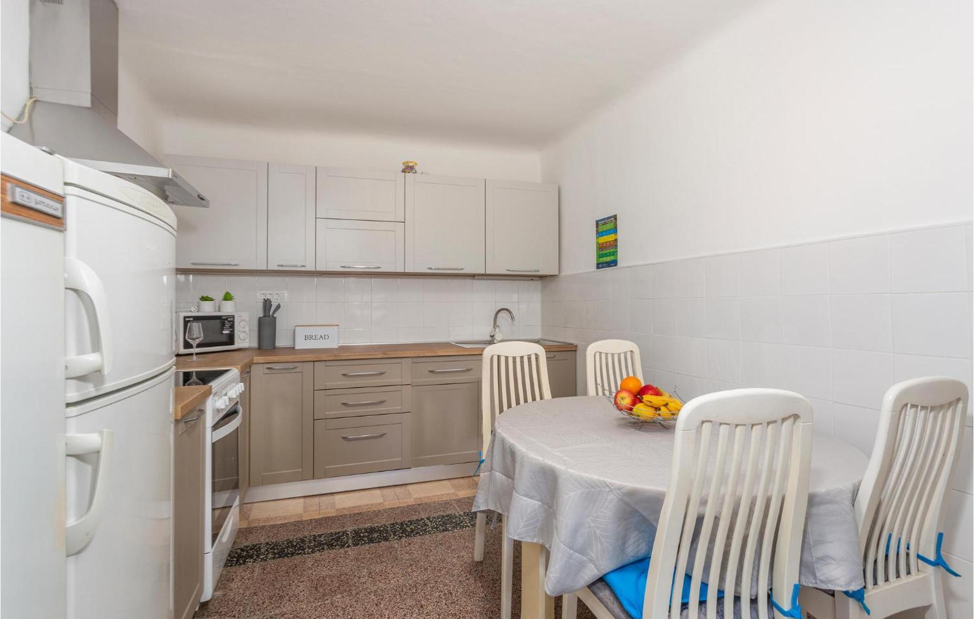 Cozy Home In Omisalj With Kitchen エクステリア 写真